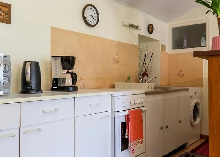 Rénové à Corcoué-sur-logne Avec étang Privé Et équipements Bébé - Fr-1-306-1066